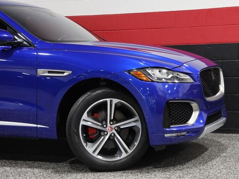 Used 2019 Jaguar F-PACE S image 3