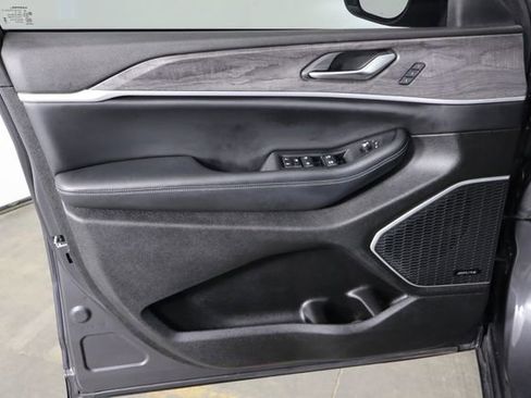 Used 2023 Jeep Grand Cherokee Limited RWD image 19