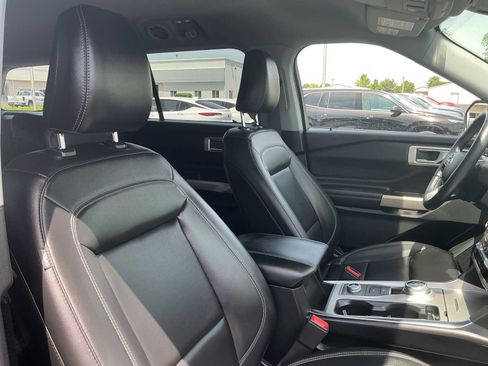 Used 2022 Ford Explorer XLT w/ Equipment Group 202A AWD/4WD image 29