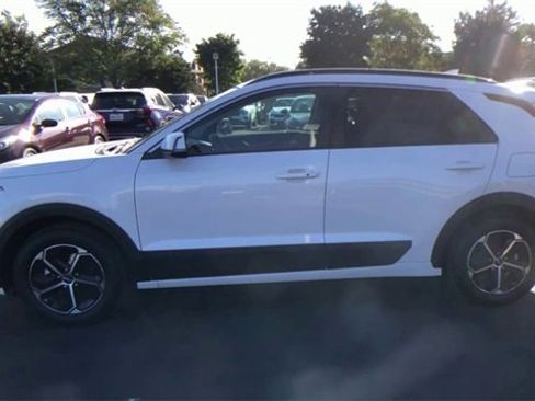New 2025 Kia Niro EX image 8