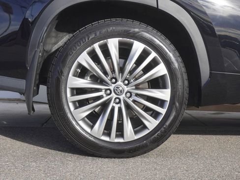 Used 2022 Toyota Highlander Platinum image 32