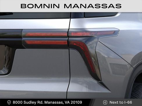 New 2026 Chevrolet Traverse LT w/ Sun and Wheel Package AWD/4WD image 11