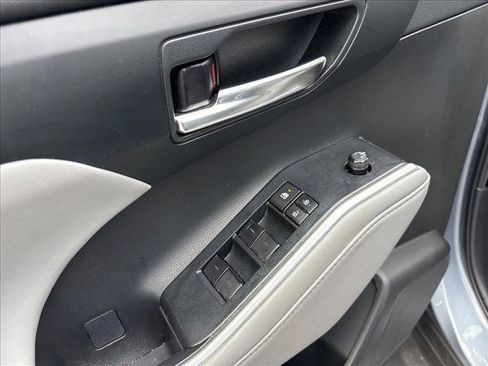 Used 2023 Toyota Highlander XLE FWD image 12