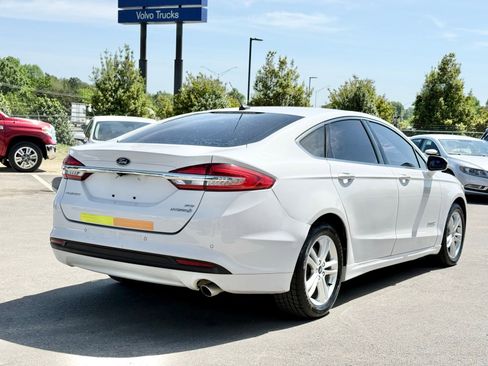 Used 2018 Ford Fusion SE w/ Equipment Group 602A FWD image 8