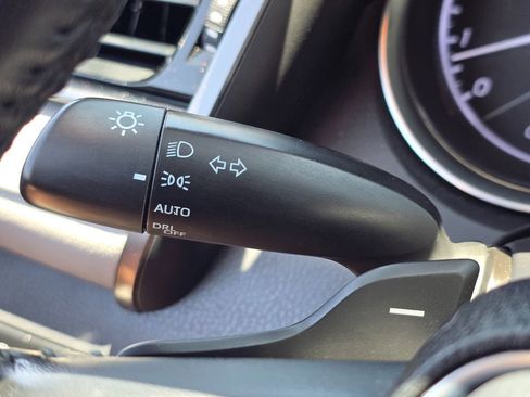 Used 2019 Toyota Camry SE w/ Carpet Mat Package FWD image 39