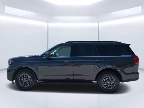 Used 2025 Ford Expedition Active RWD image 6