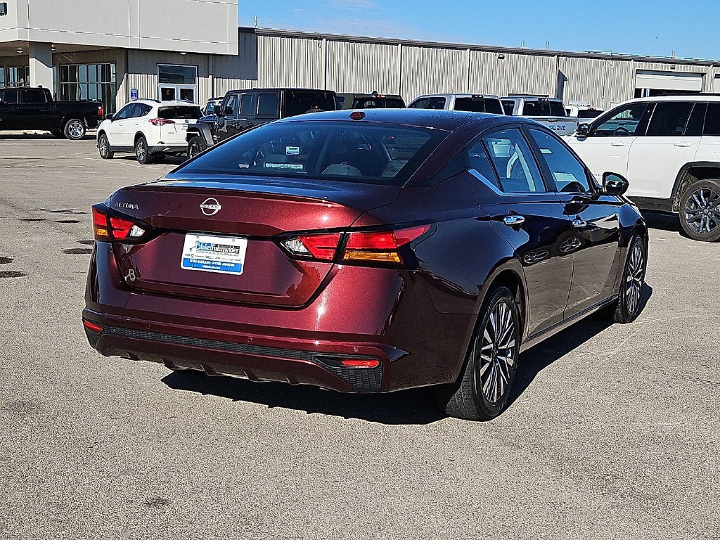 Used 2025 Nissan Altima 2.5 SV FWD image 7