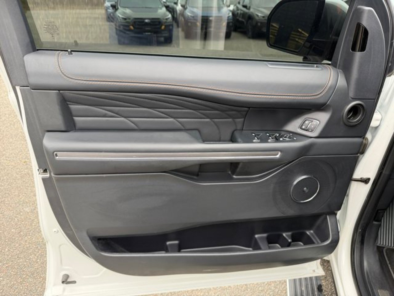 Used 2023 Ford Expedition Platinum AWD/4WD image 22