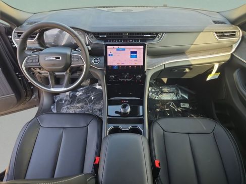 New 2025 Jeep Grand Cherokee Limited RWD image 18