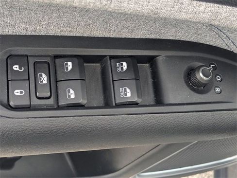 Used 2025 Jeep Compass Sport image 16