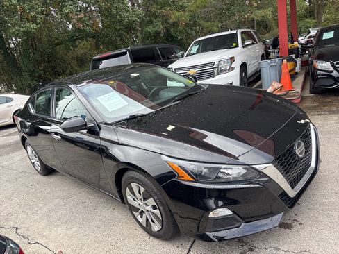 Used 2022 Nissan Altima 2.5 S image 2