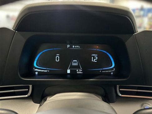 Certified 2025 Hyundai Elantra Sport image 10