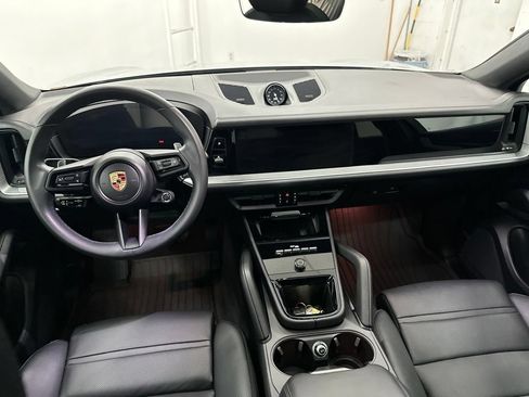 Used 2024 Porsche Cayenne Coupe AWD/4WD image 24