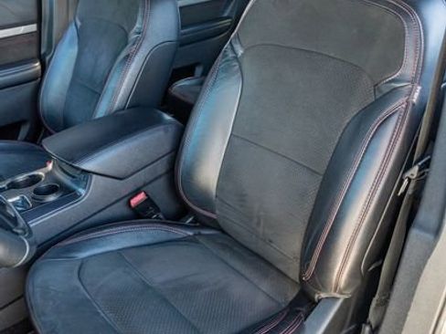 Used 2018 Ford Explorer XLT w/ Equipment Group 202A image 18