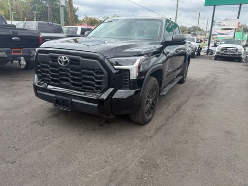 Used 2022 Toyota Tundra SR5 w/ Convenience Package image 5