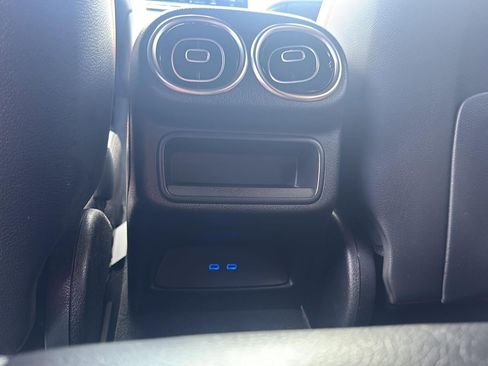 Used 2025 Mercedes-Benz GLC 300 4MATIC image 13