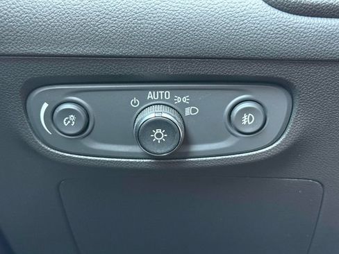Used 2022 Buick Encore GX Essence w/ Experience Buick Package FWD image 10