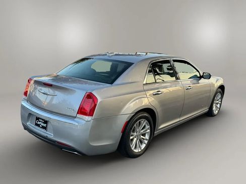 Used 2017 Chrysler 300 C RWD image 14