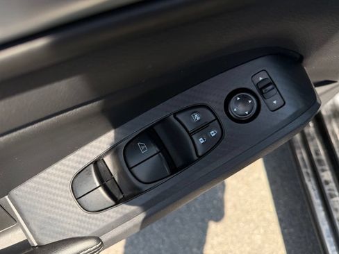 Used 2025 Nissan Altima 2.5 SV FWD image 15