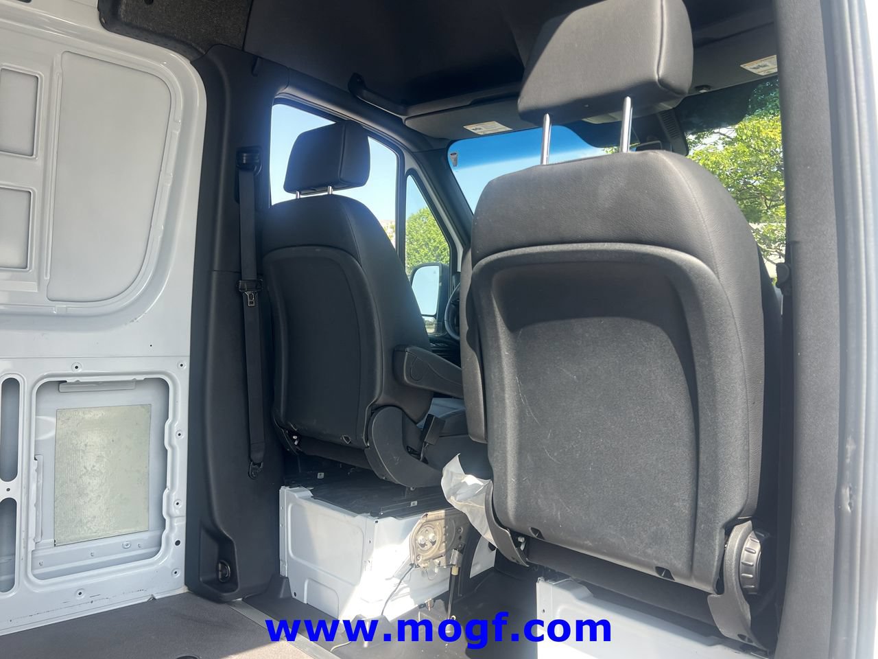 Used 2025 Mercedes-Benz Sprinter 2500 image 21
