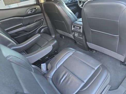 Used 2023 GMC Acadia SLT FWD image 11