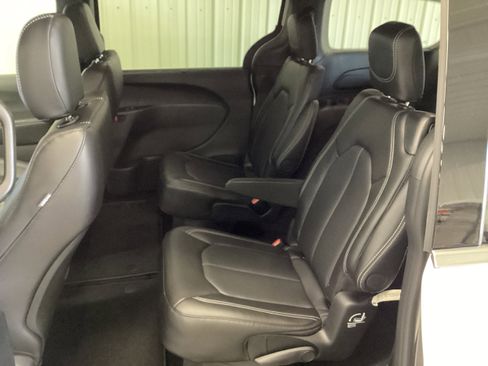 New 2026 Chrysler Pacifica Select image 33