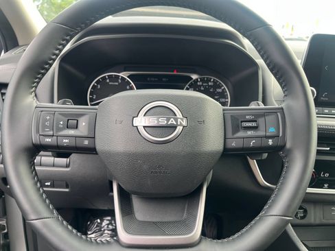 Used 2025 Nissan Rogue SV FWD image 30