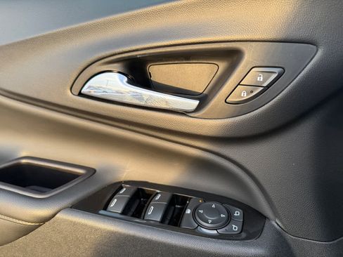 Used 2022 Chevrolet Equinox Premier image 10