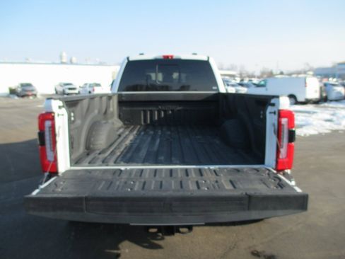Used 2025 Ford F450 Platinum w/ FX4 Off-Road Package image 7