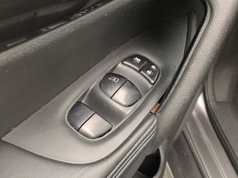 Used 2018 Nissan Rogue S AWD/4WD image 27