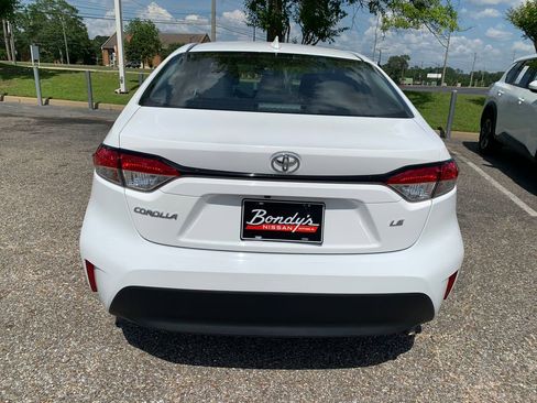 Used 2025 Toyota Corolla LE FWD image 4