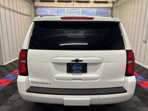 Used 2017 Chevrolet Suburban LT w/ LT Signature Package AWD/4WD image 4