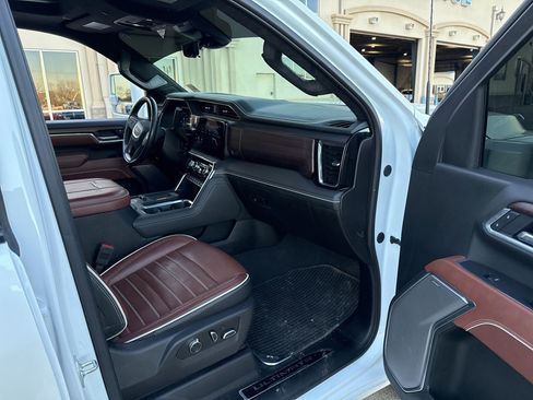 Used 2025 GMC Sierra 3500 Denali Ultimate image 14
