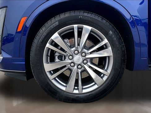 Certified 2025 Cadillac XT6 Premium Luxury w/ Platinum Package AWD/4WD image 8