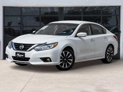 Used 2018 Nissan Altima 2.5 SV image 1