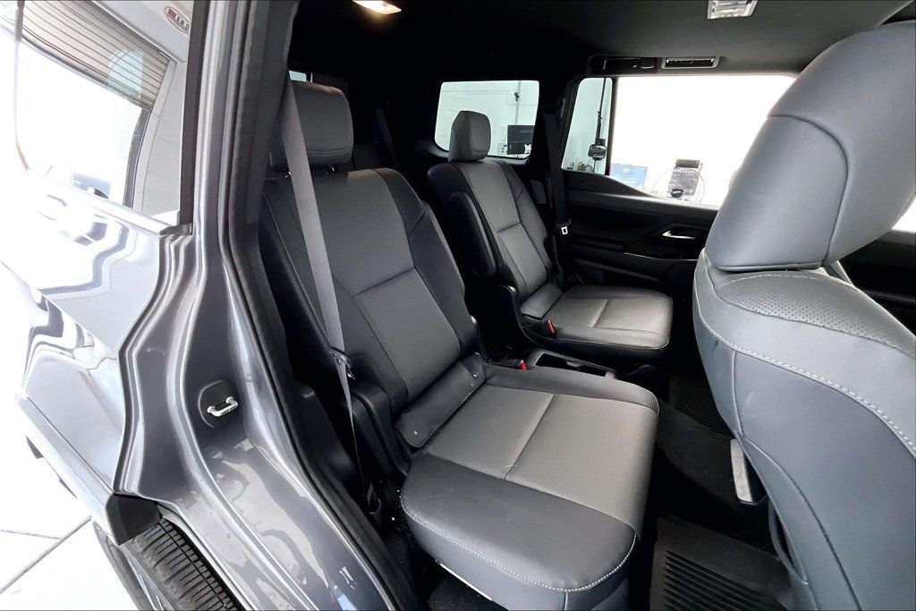 Used 2024 Lexus GX 550 w/ Accessory Package (Z1) AWD/4WD image 32