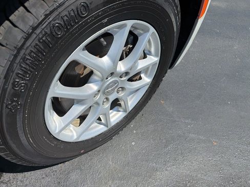 Used 2020 Chrysler Pacifica Touring FWD image 5