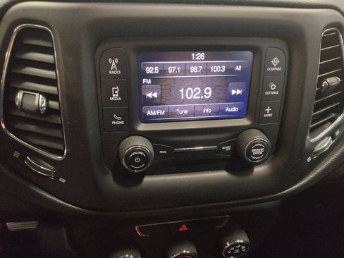 Used 2017 Jeep Compass Latitude FWD image 25