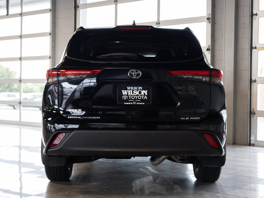 Used 2023 Toyota Highlander XLE AWD/4WD image 4