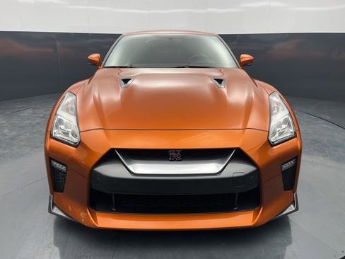Used 2017 Nissan GT-R Premium AWD/4WD image 2