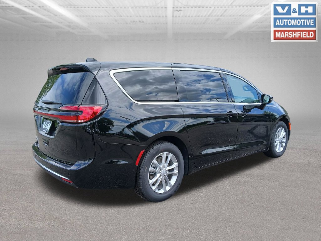 New 2027 Chrysler Pacifica Select FWD image 7