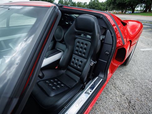 Used 2005 Ford GT RWD image 35