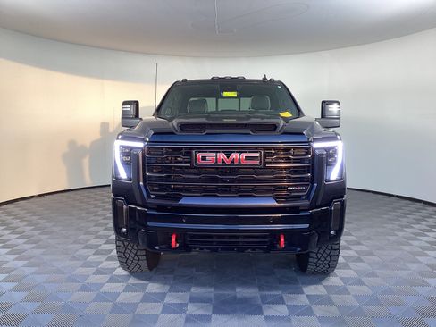 Used 2024 GMC Sierra 2500 AT4X AWD/4WD image 2