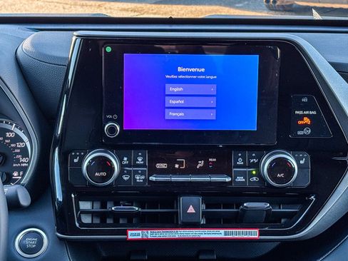 New 2026 Toyota Highlander XLE image 17