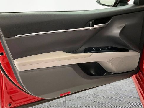 Used 2020 Toyota Camry SE FWD image 16