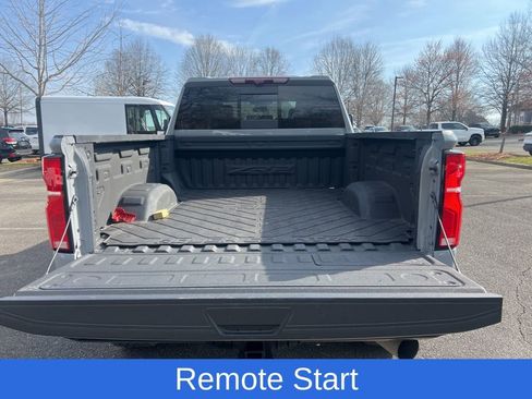 Used 2024 Chevrolet Silverado 2500 ZR2 w/ Technology Package image 9