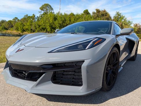 Used 2025 Chevrolet Corvette Z06 image 10