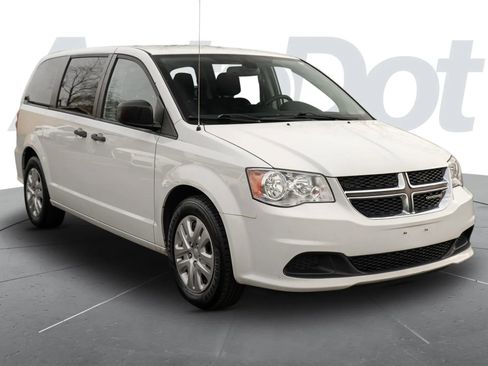 Used 2019 Dodge Grand Caravan SE w/ UConnect Hands-Free Group image 4