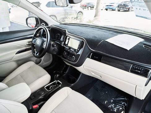 Used 2016 Mitsubishi Outlander SEL FWD image 36