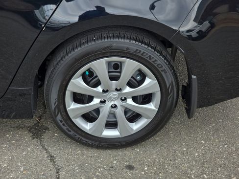 Used 2025 Toyota Corolla LE image 38